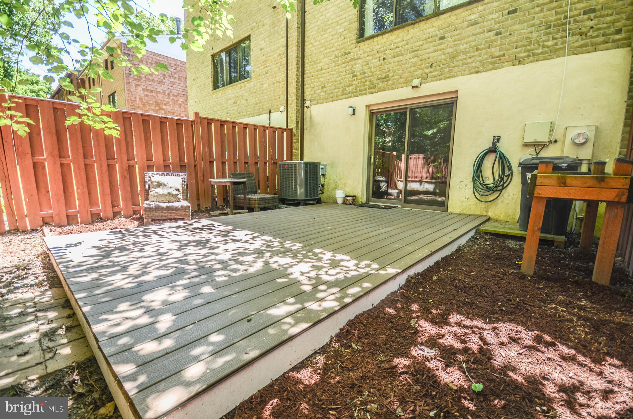 7447 HICKORY LOG CIRCLE