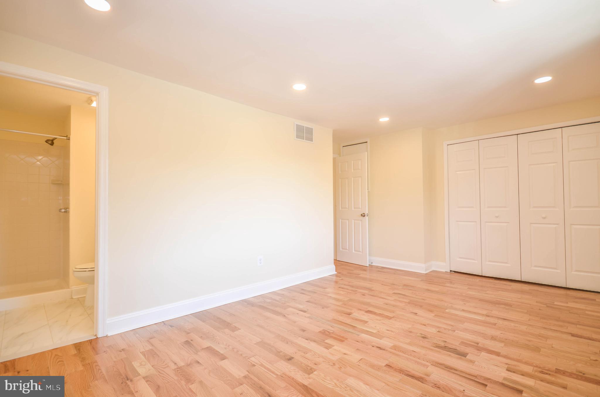 7447 HICKORY LOG CIRCLE