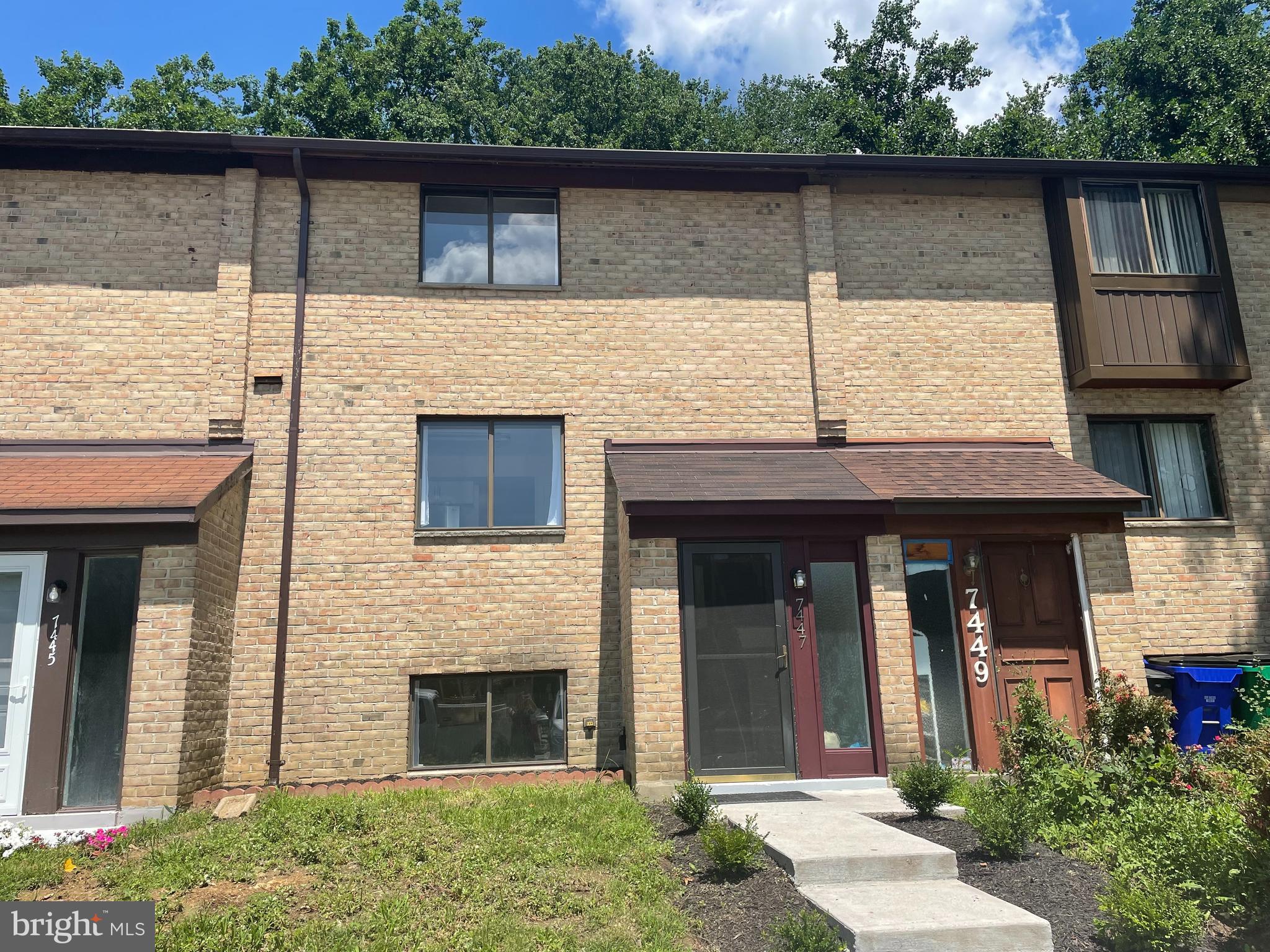 7447 HICKORY LOG CIRCLE