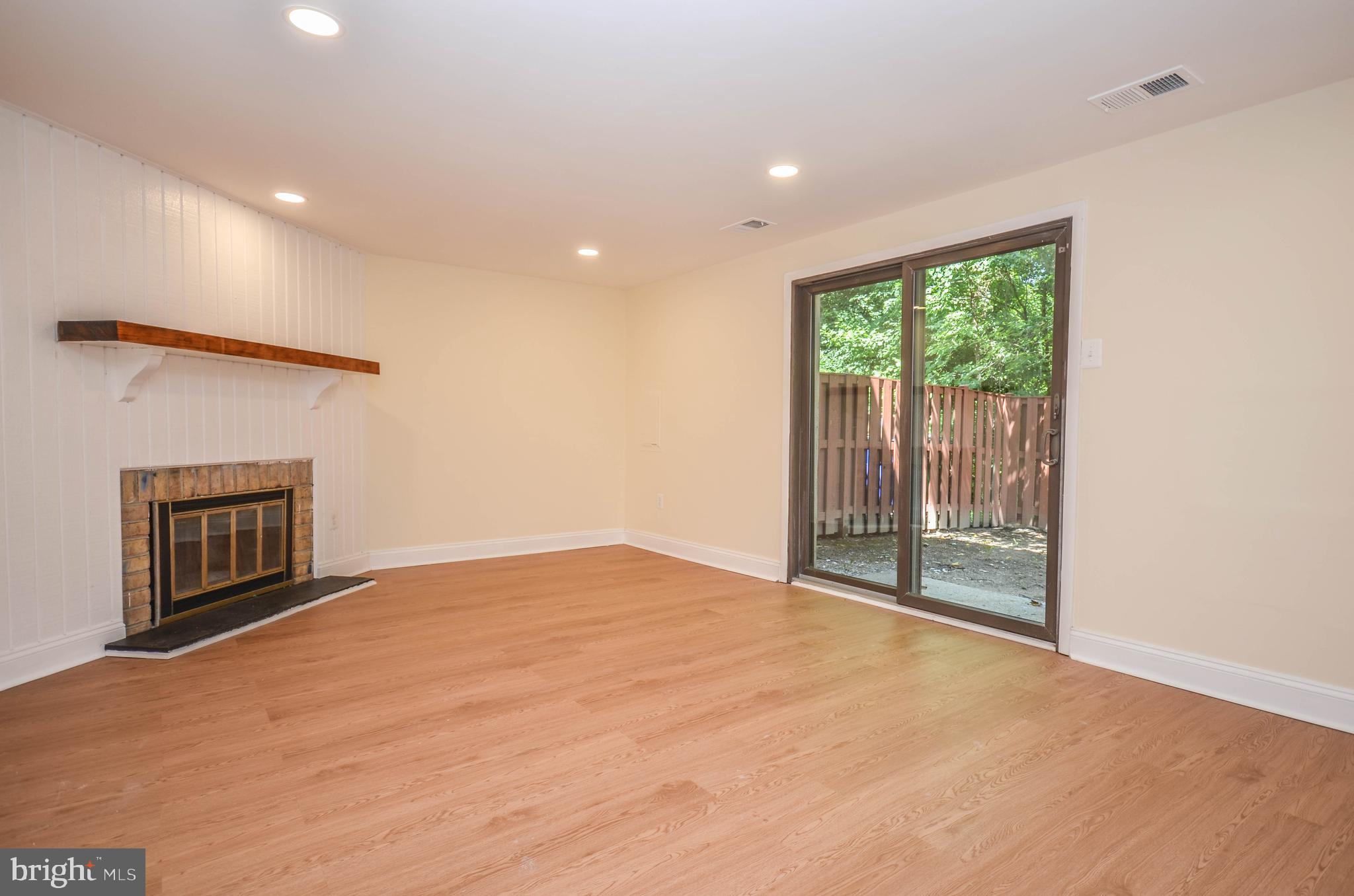 7447 HICKORY LOG CIRCLE