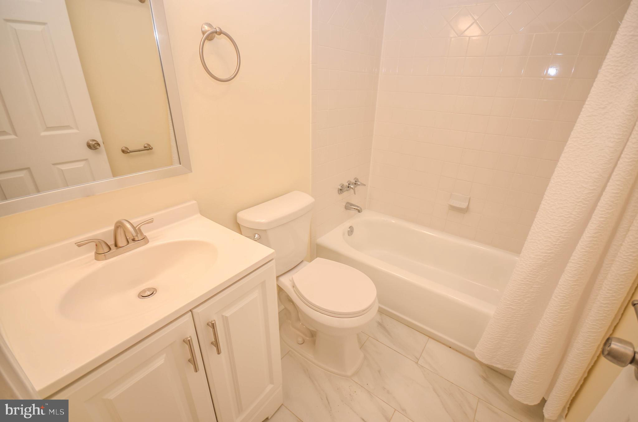 7447 HICKORY LOG CIRCLE