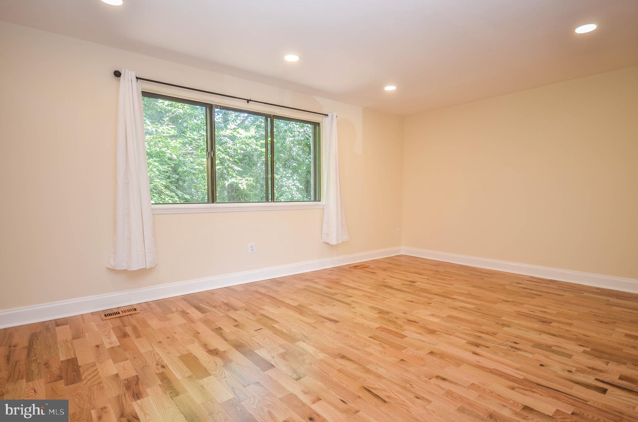 7447 HICKORY LOG CIRCLE