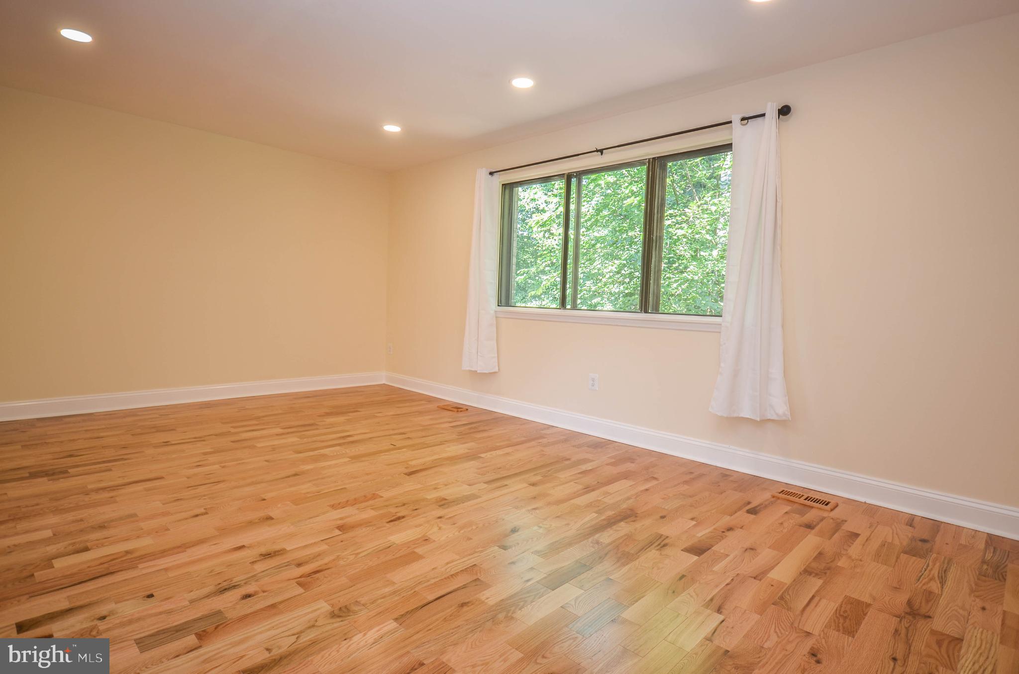 7447 HICKORY LOG CIRCLE
