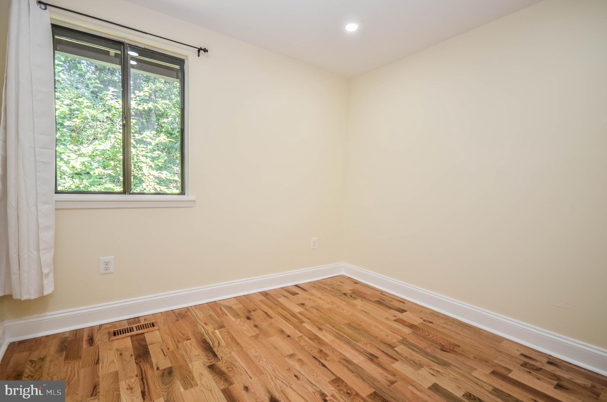 7447 HICKORY LOG CIRCLE