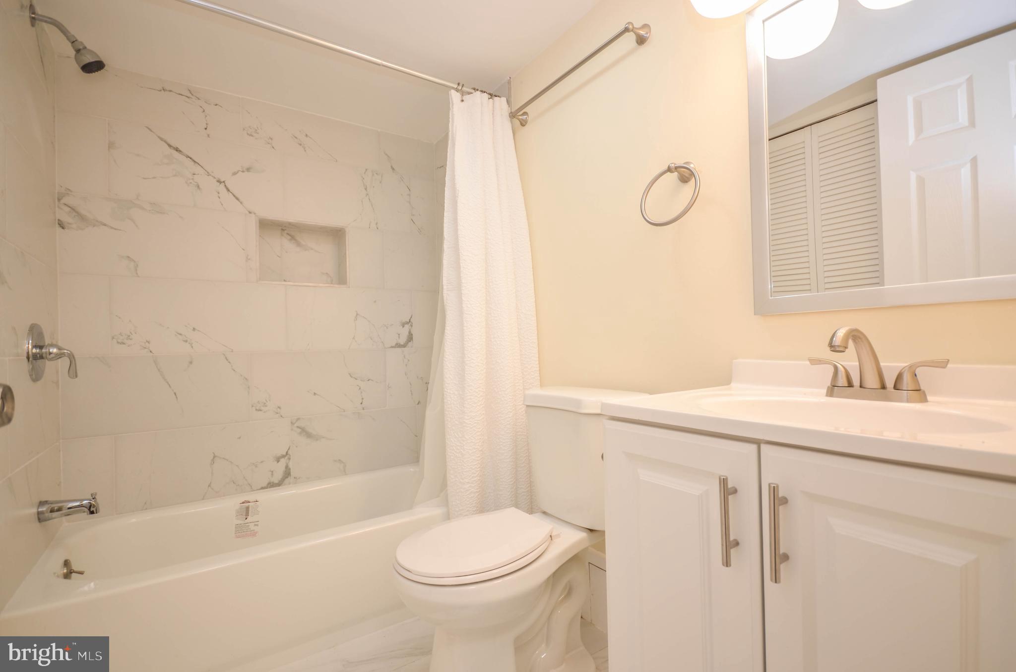 7447 HICKORY LOG CIRCLE