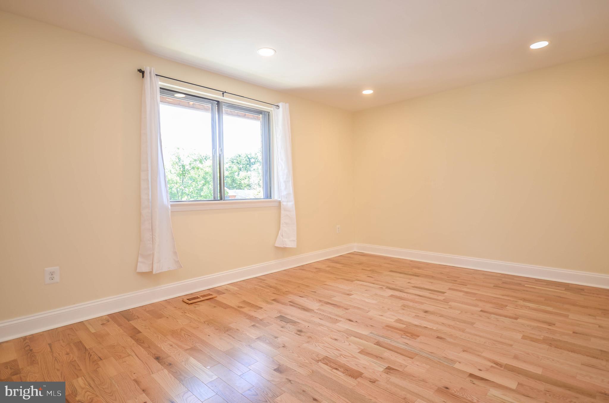 7447 HICKORY LOG CIRCLE