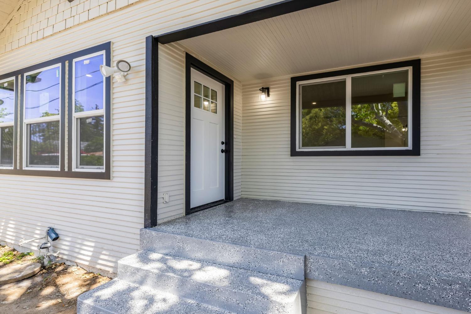 2761 Santa Clara Way