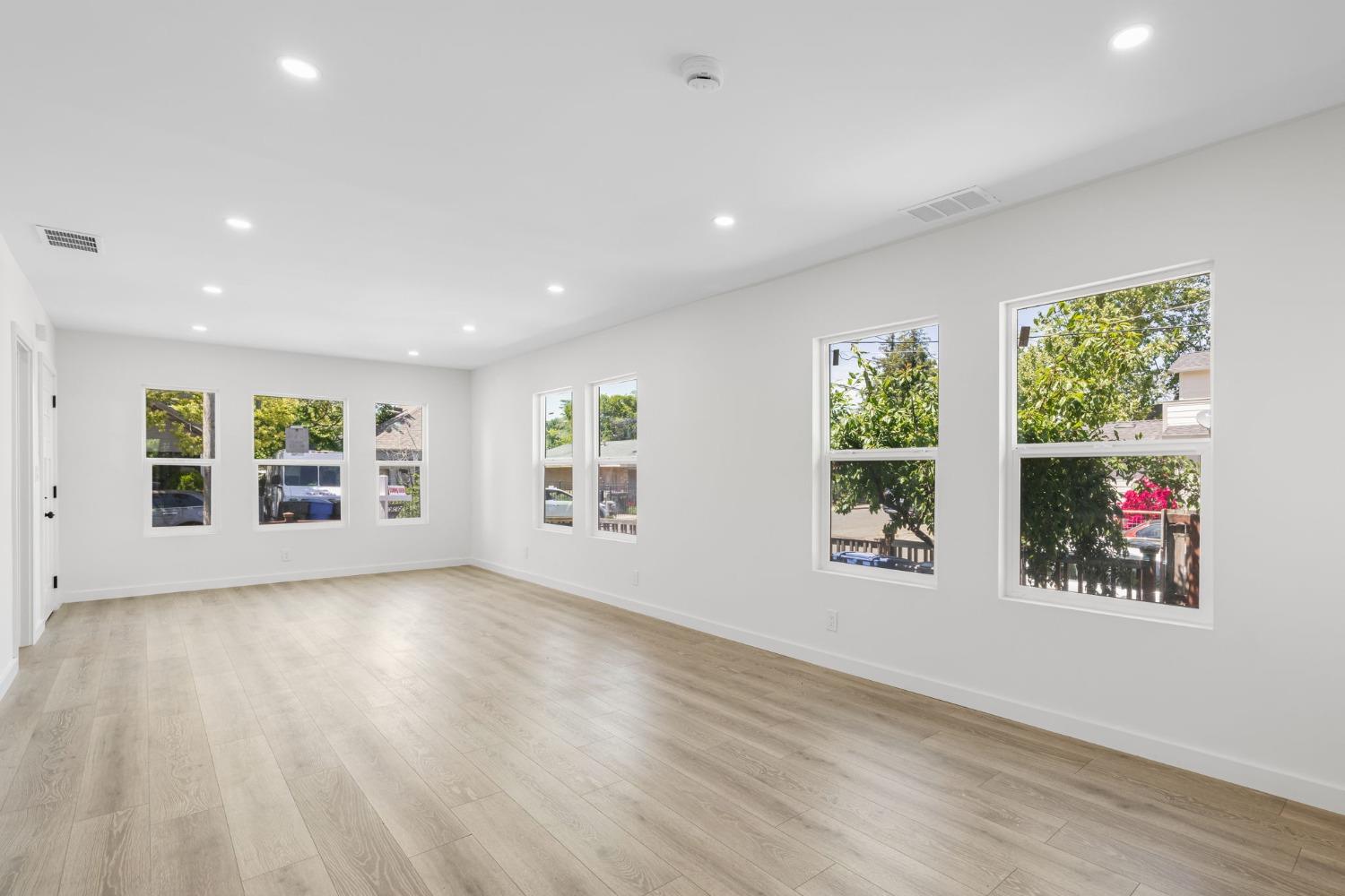 2761 Santa Clara Way