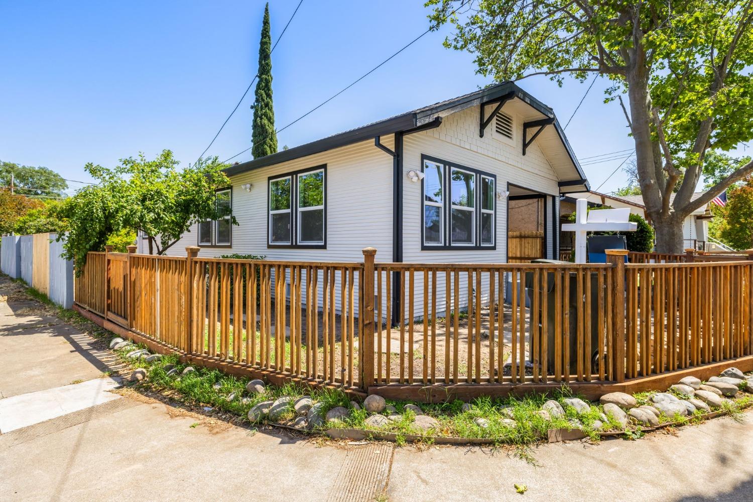 2761 Santa Clara Way