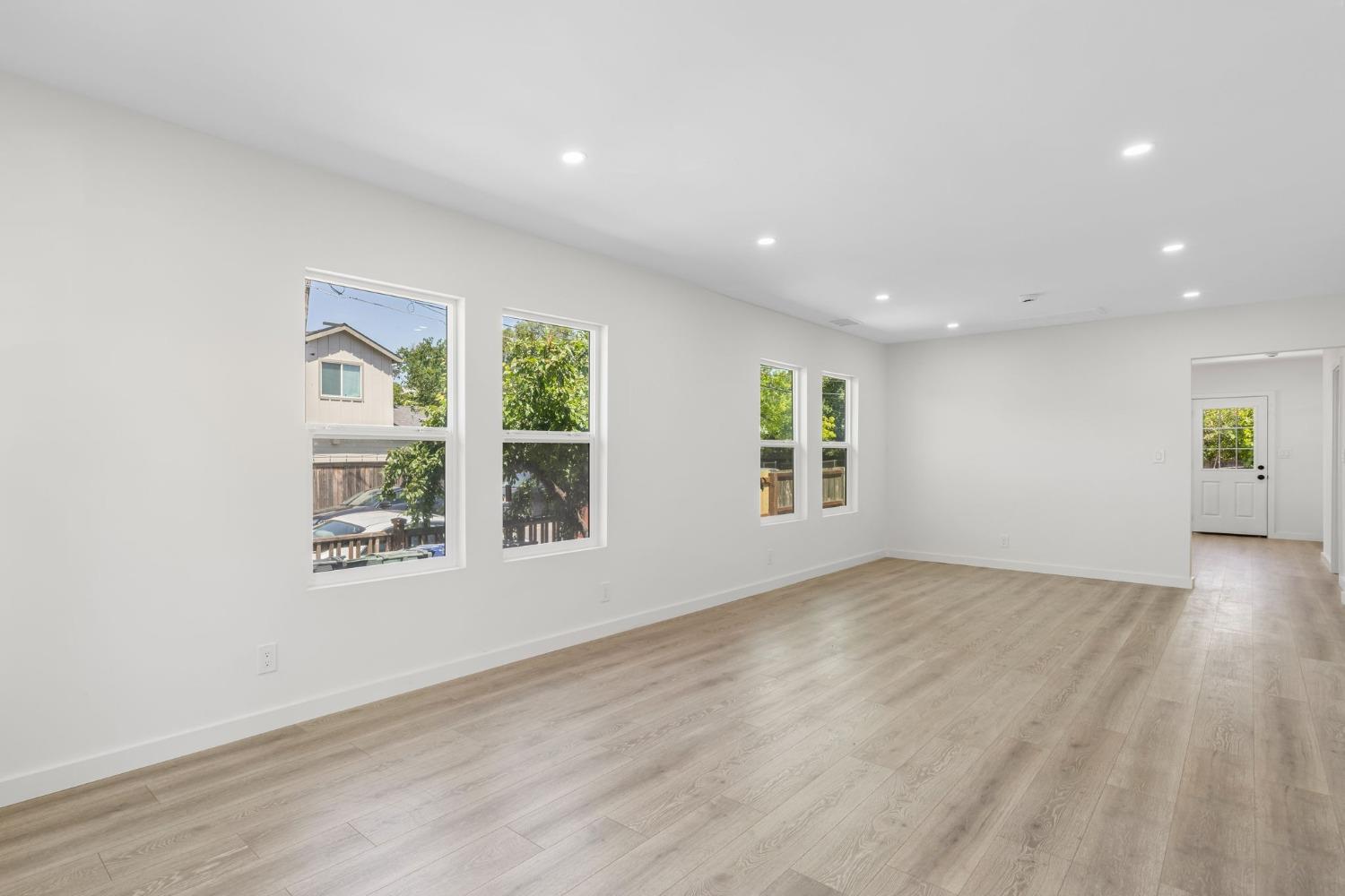 2761 Santa Clara Way