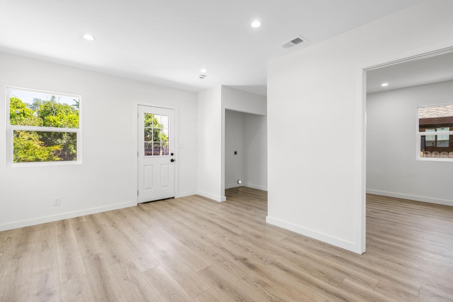 2761 Santa Clara Way