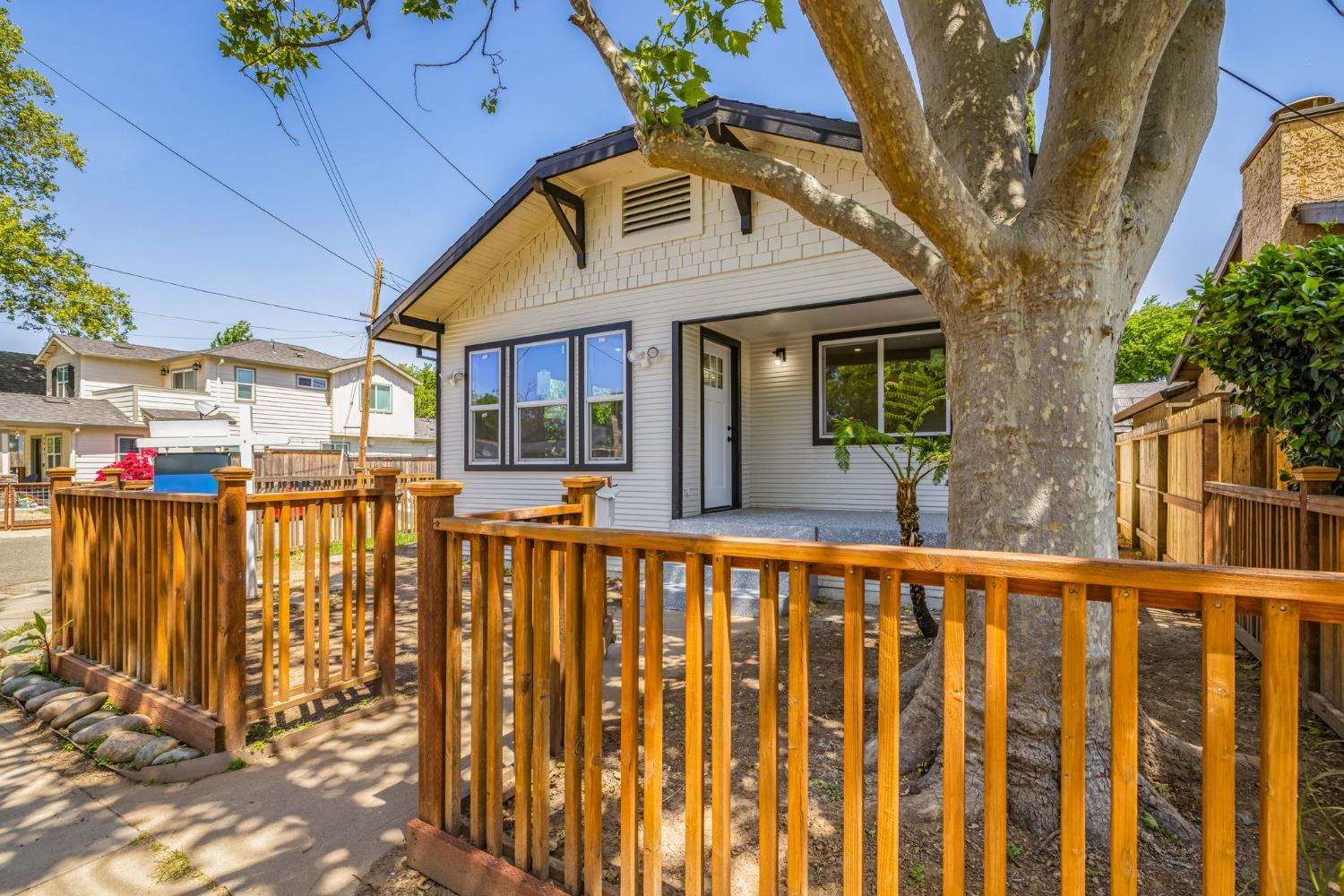 2761 Santa Clara Way