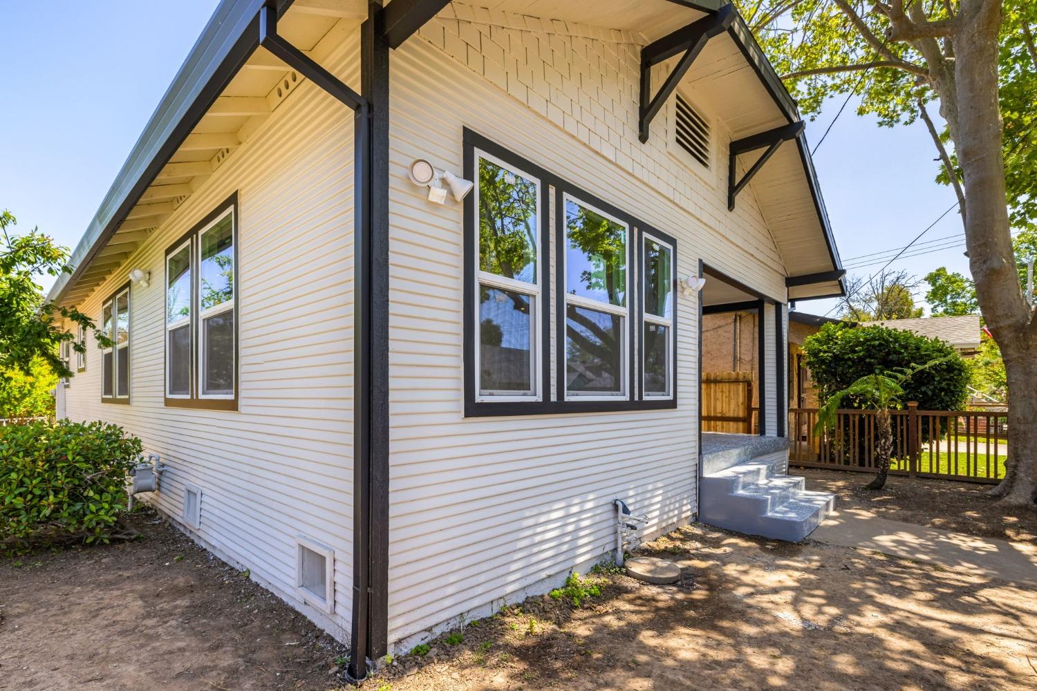 2761 Santa Clara Way