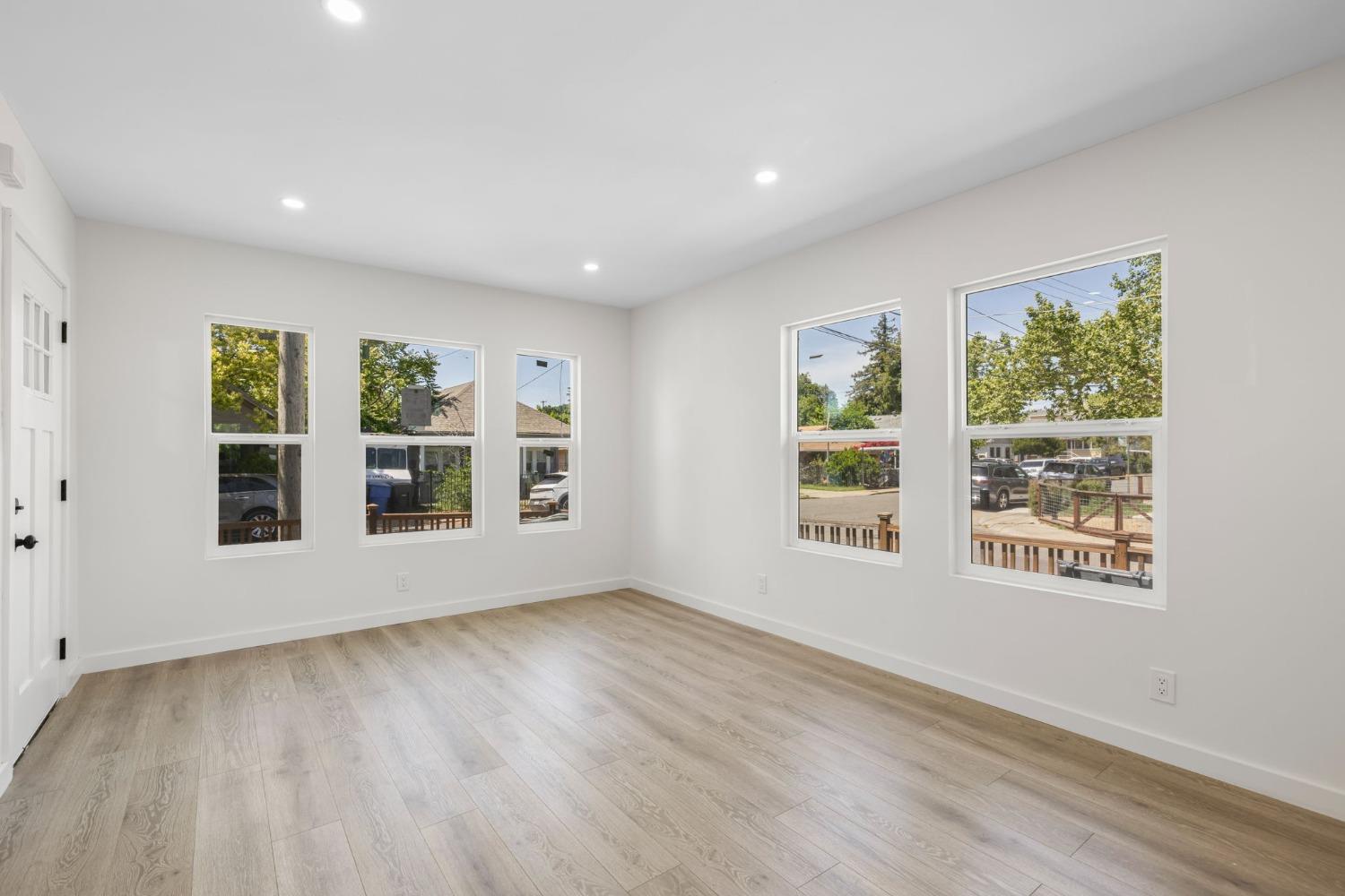 2761 Santa Clara Way