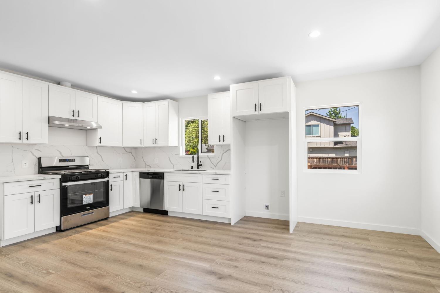2761 Santa Clara Way