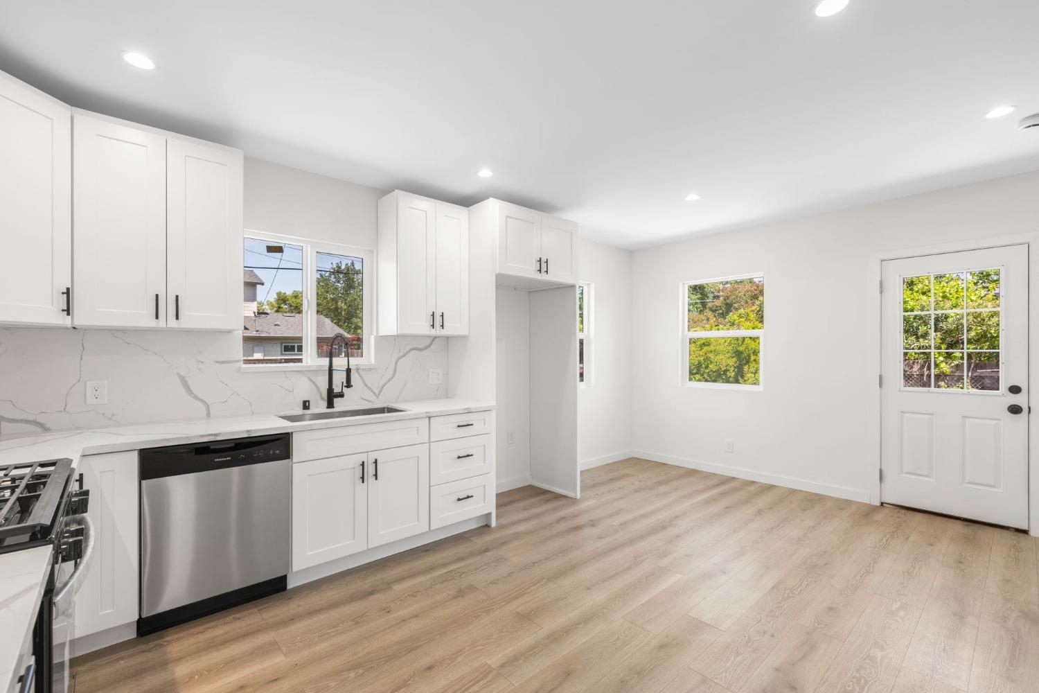 2761 Santa Clara Way