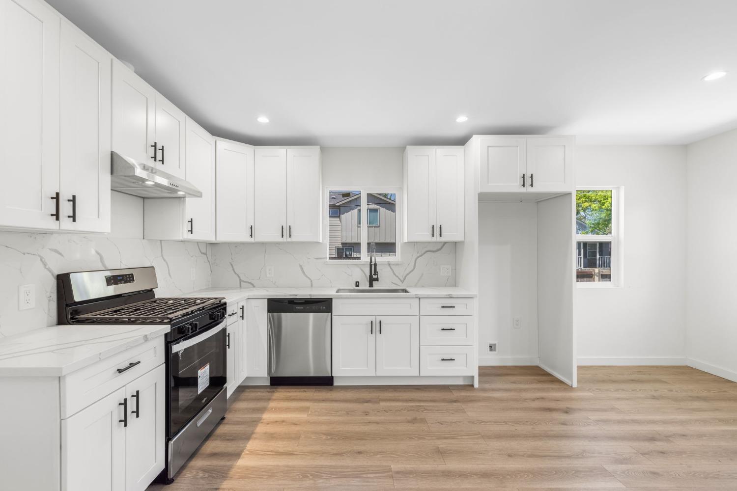 2761 Santa Clara Way
