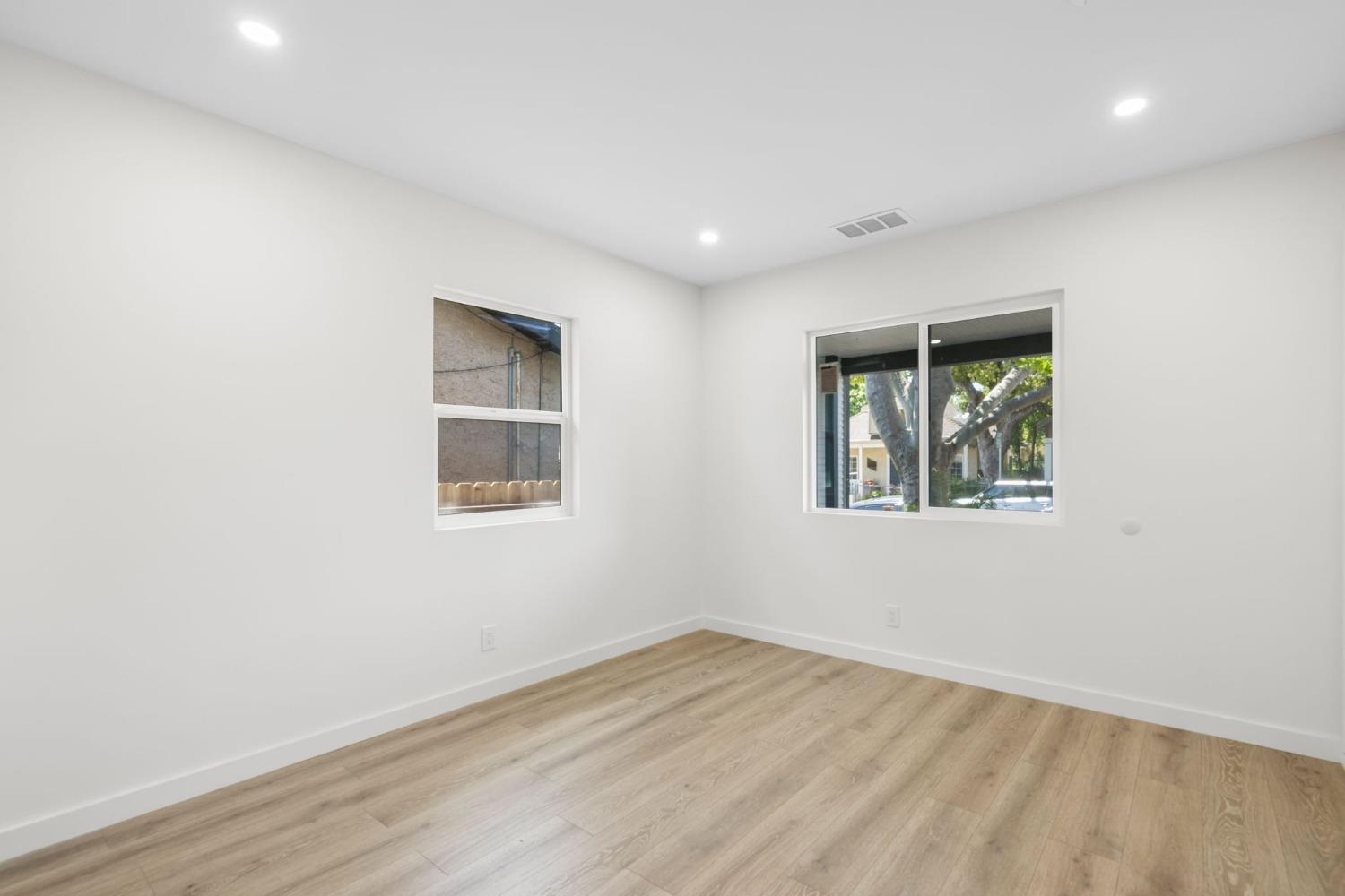 2761 Santa Clara Way