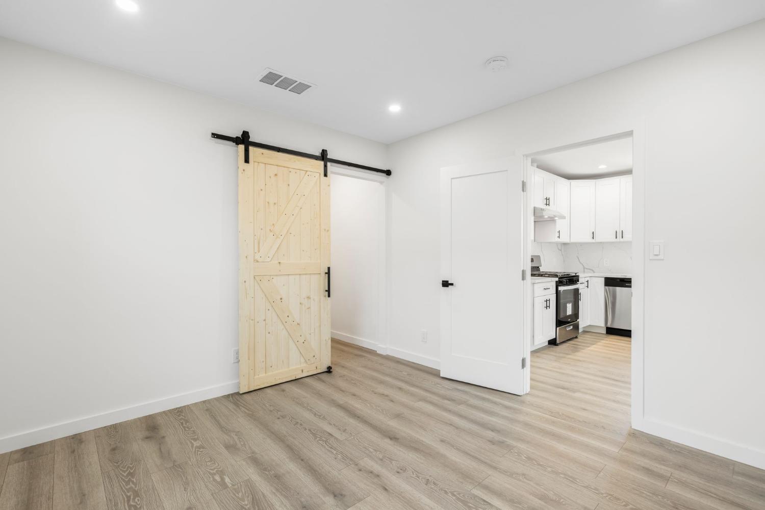 2761 Santa Clara Way