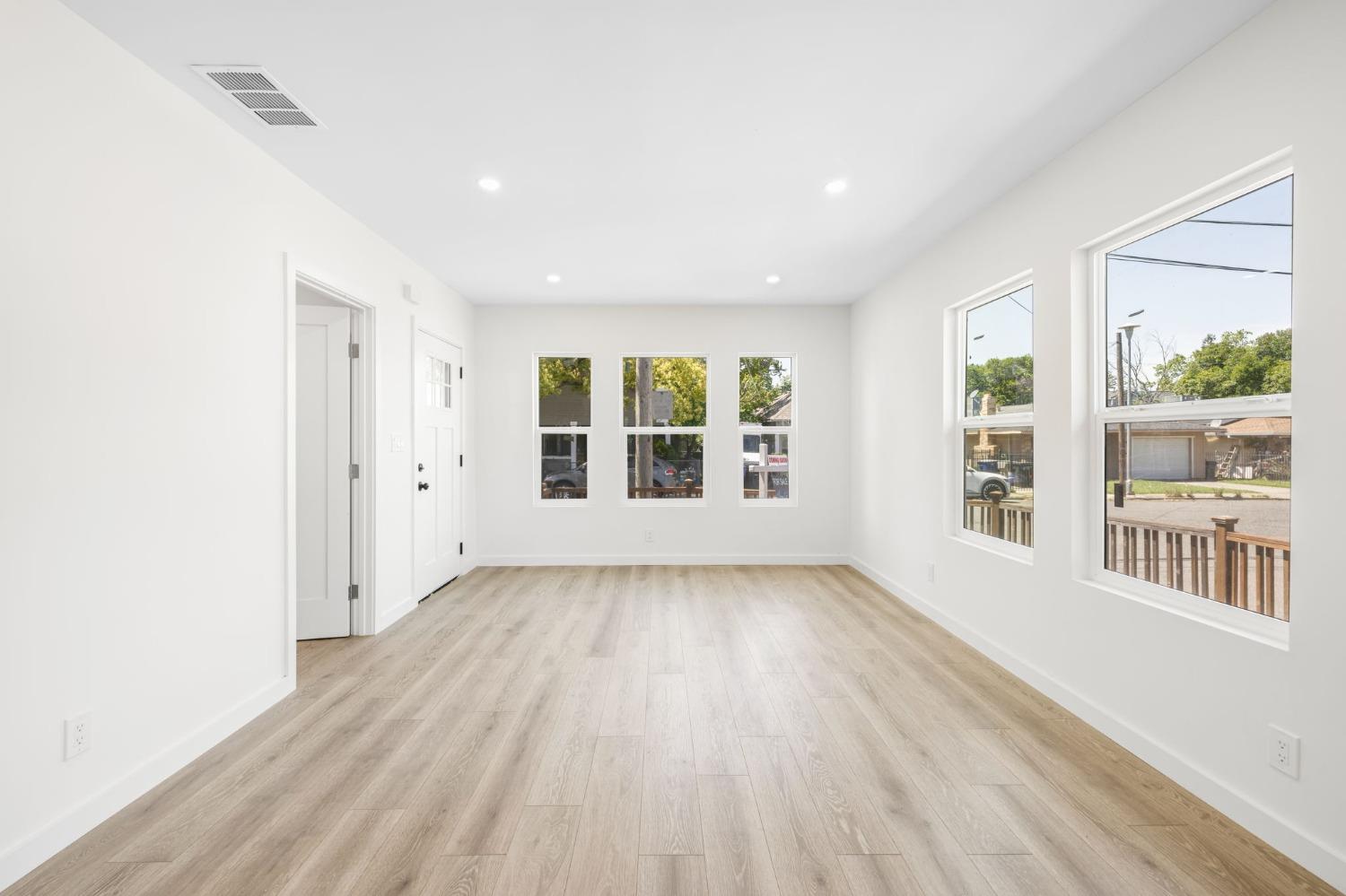 2761 Santa Clara Way