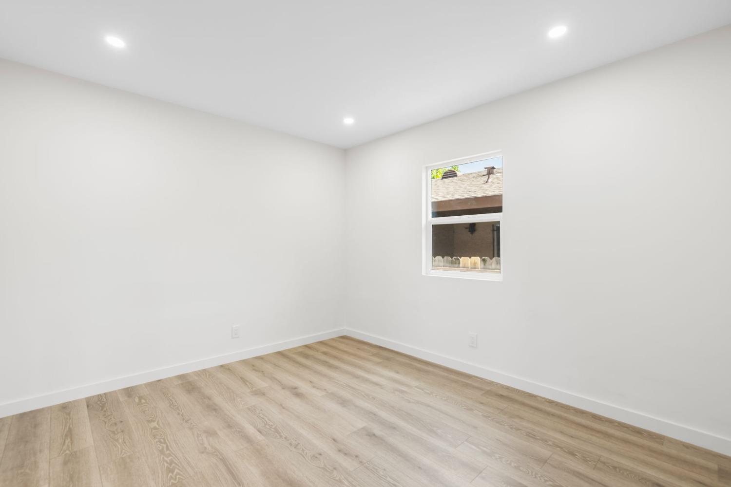 2761 Santa Clara Way
