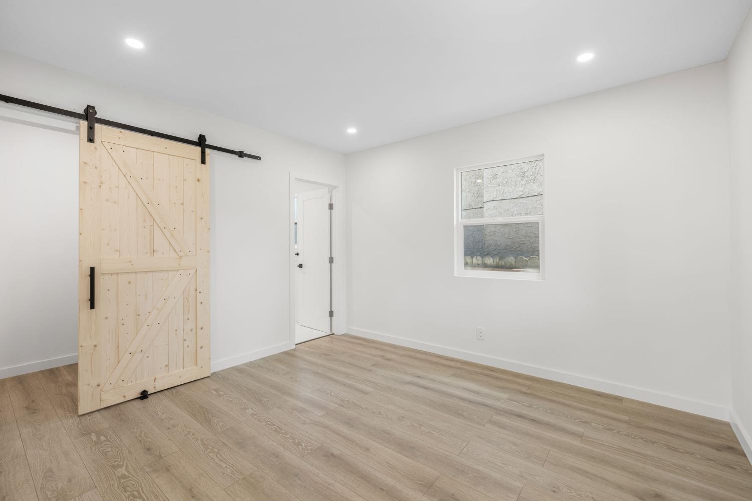 2761 Santa Clara Way