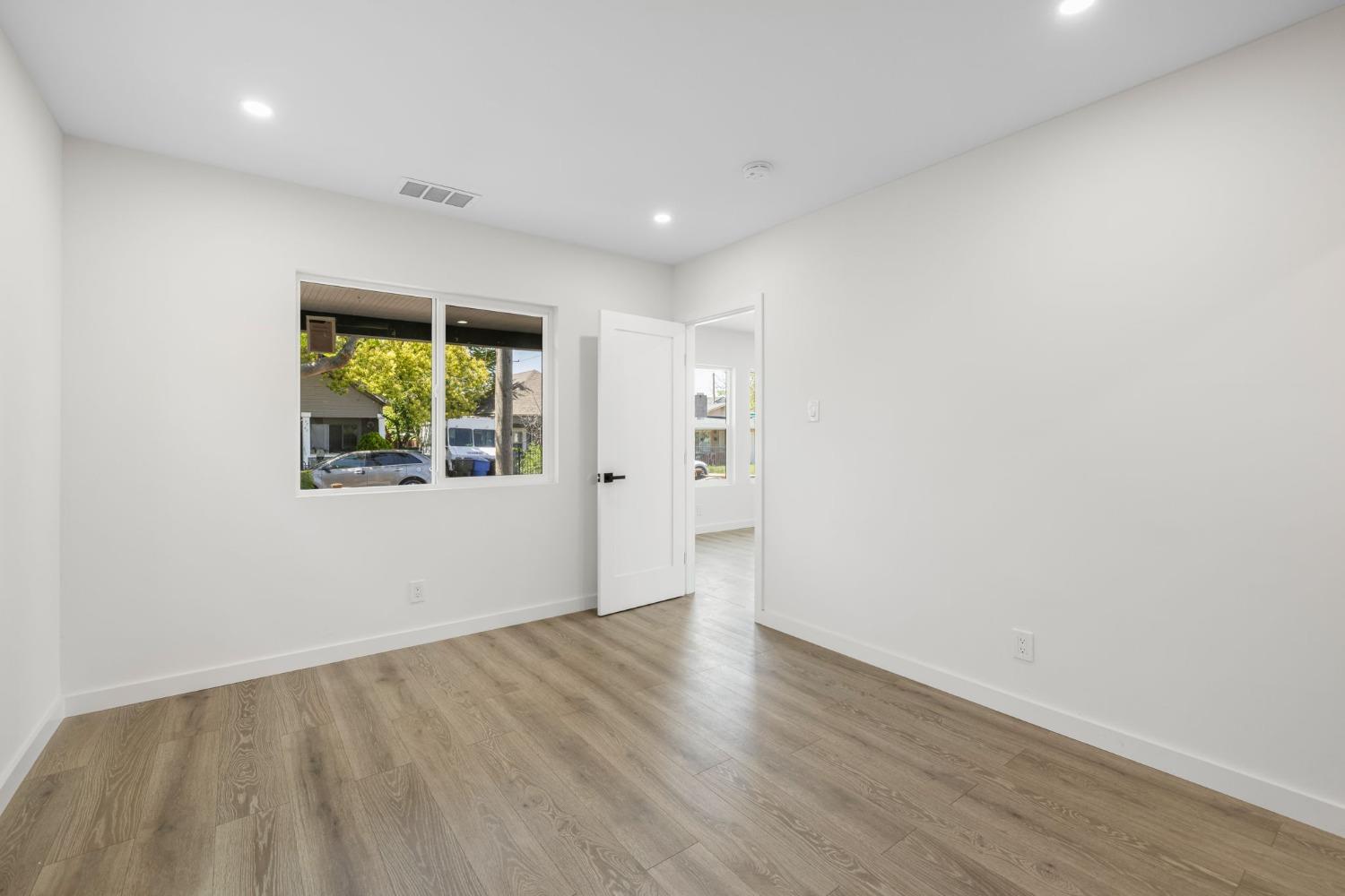 2761 Santa Clara Way