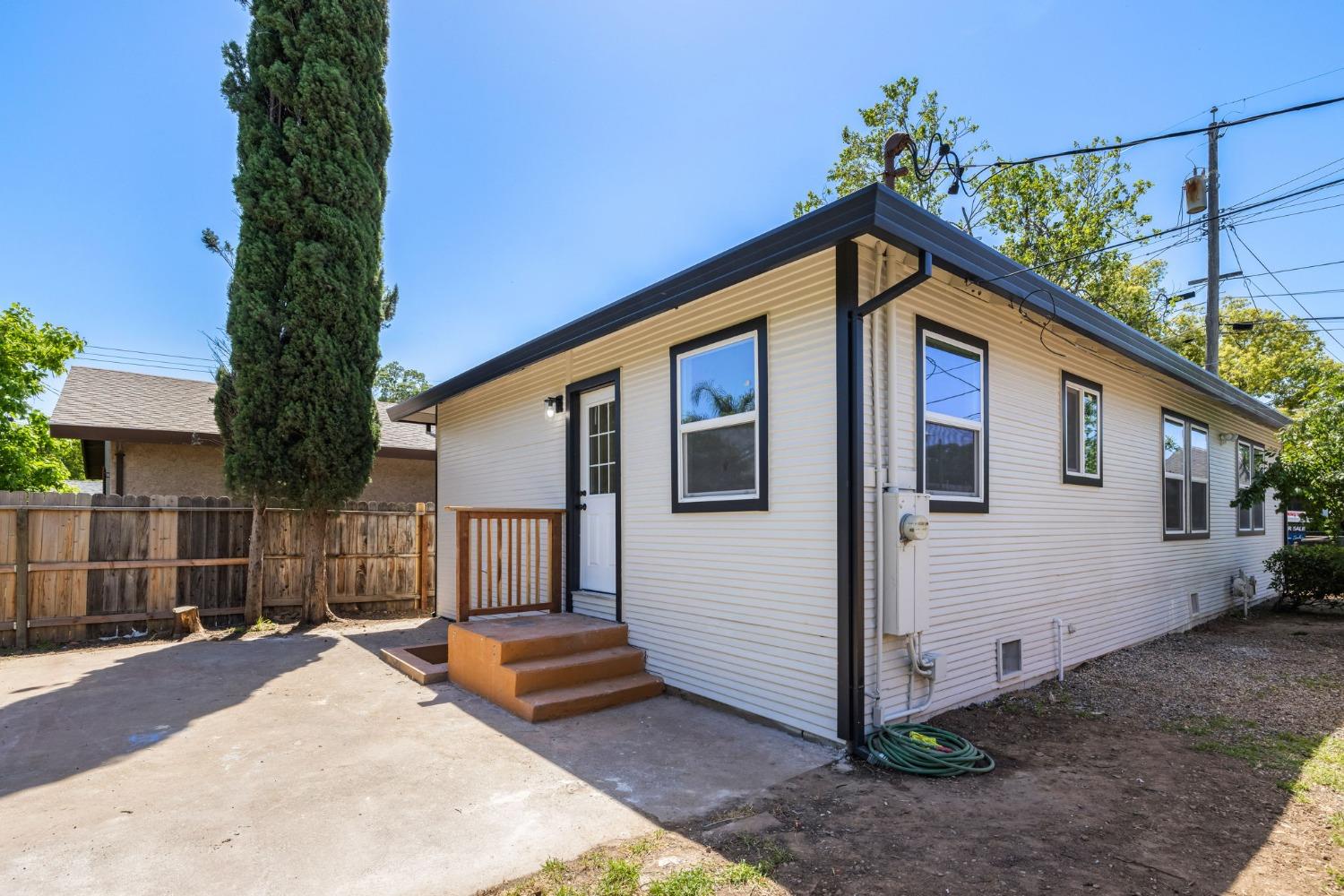 2761 Santa Clara Way