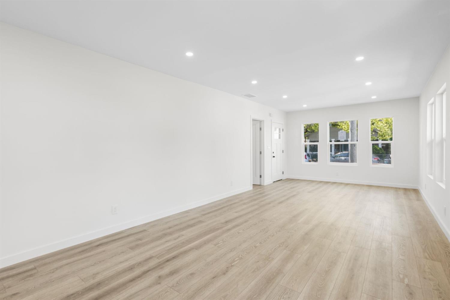 2761 Santa Clara Way