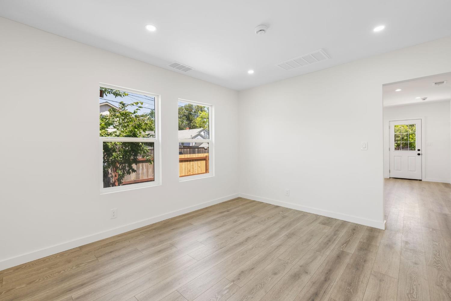 2761 Santa Clara Way