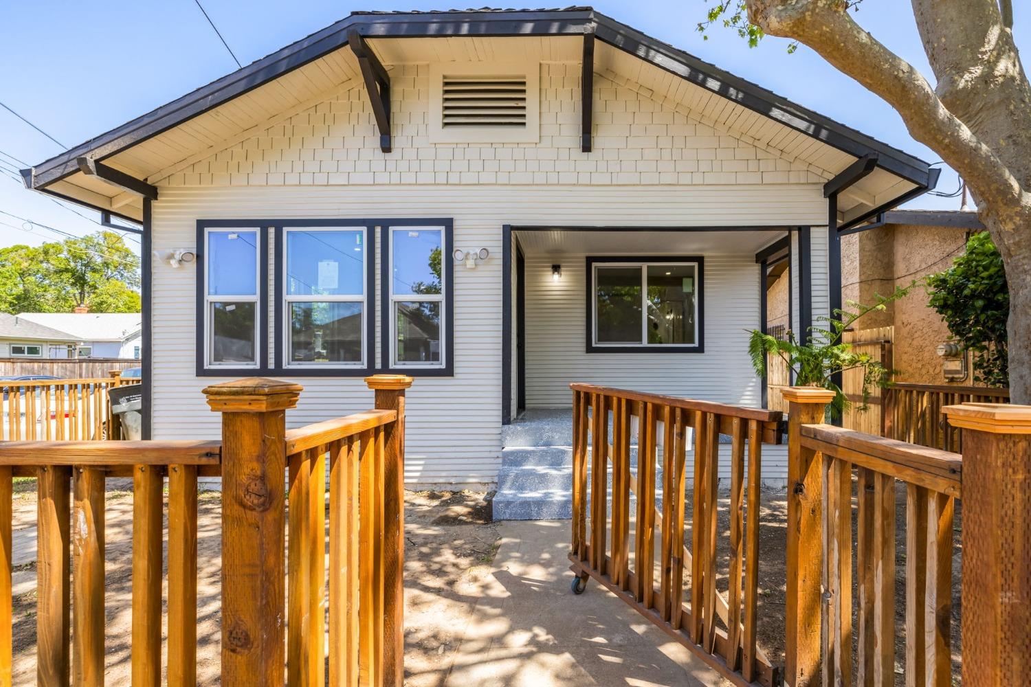 2761 Santa Clara Way