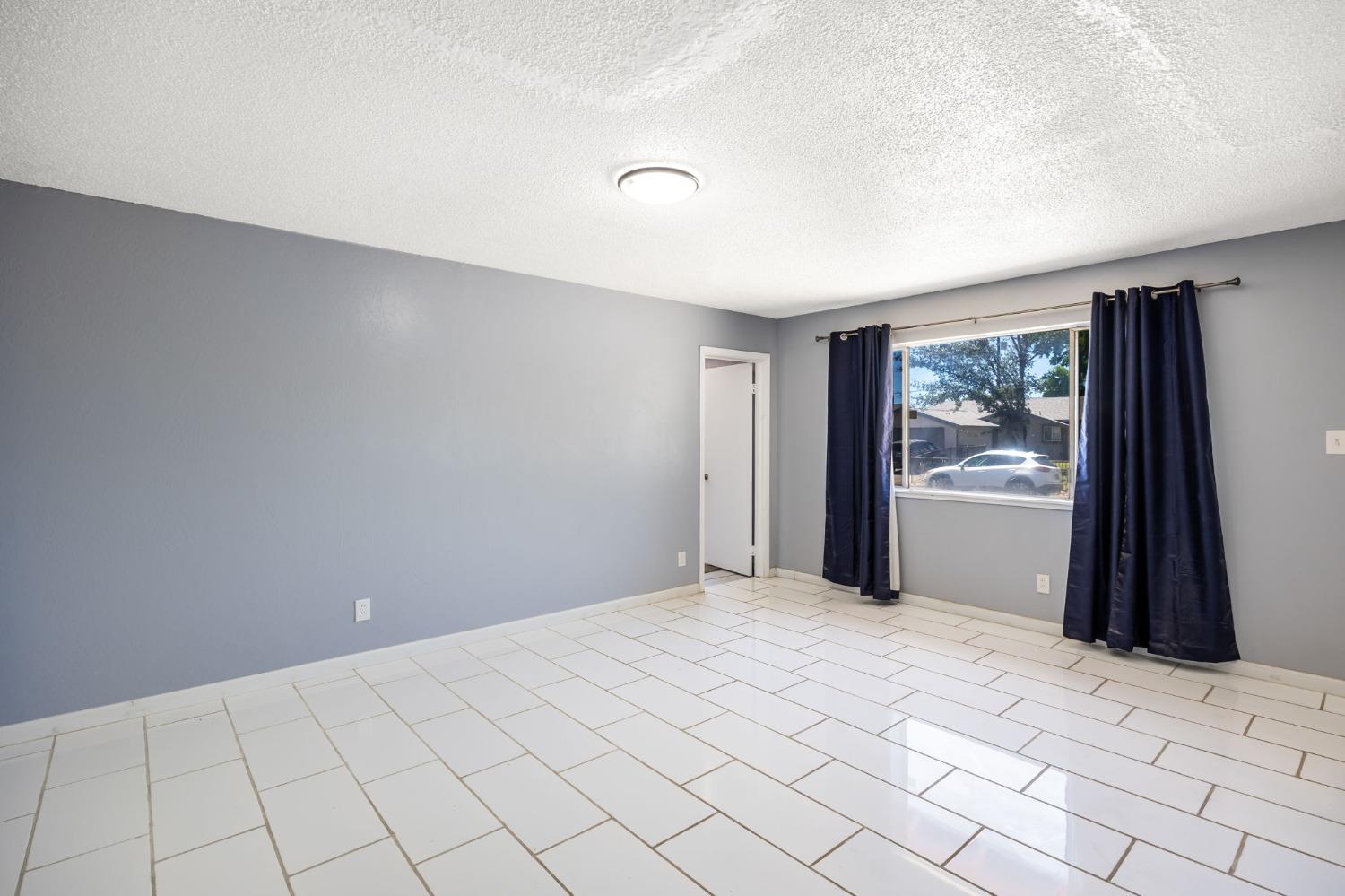 422 Arcade Boulevard