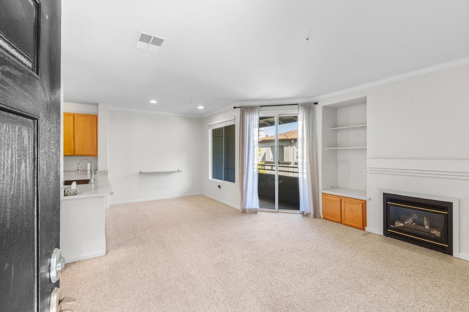 5201 Laguna Oaks Drive 200