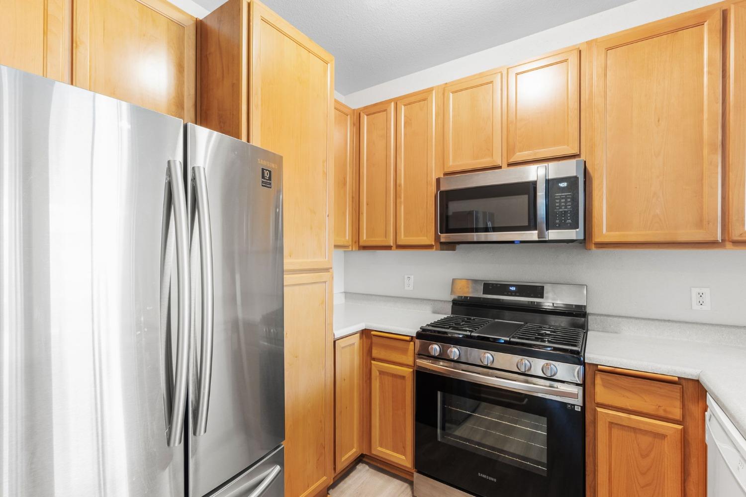 5201 Laguna Oaks Drive 200