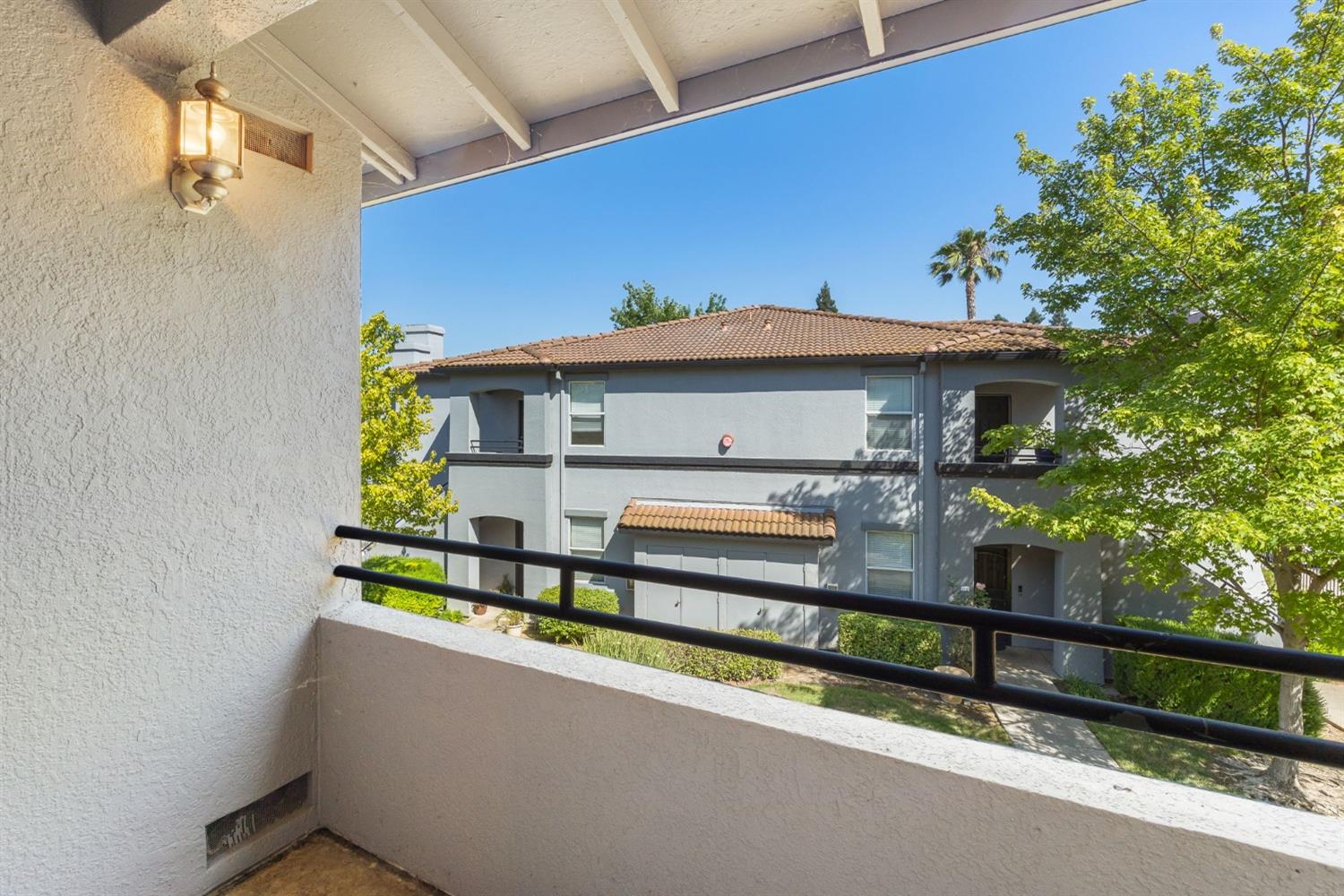 5201 Laguna Oaks Drive 200
