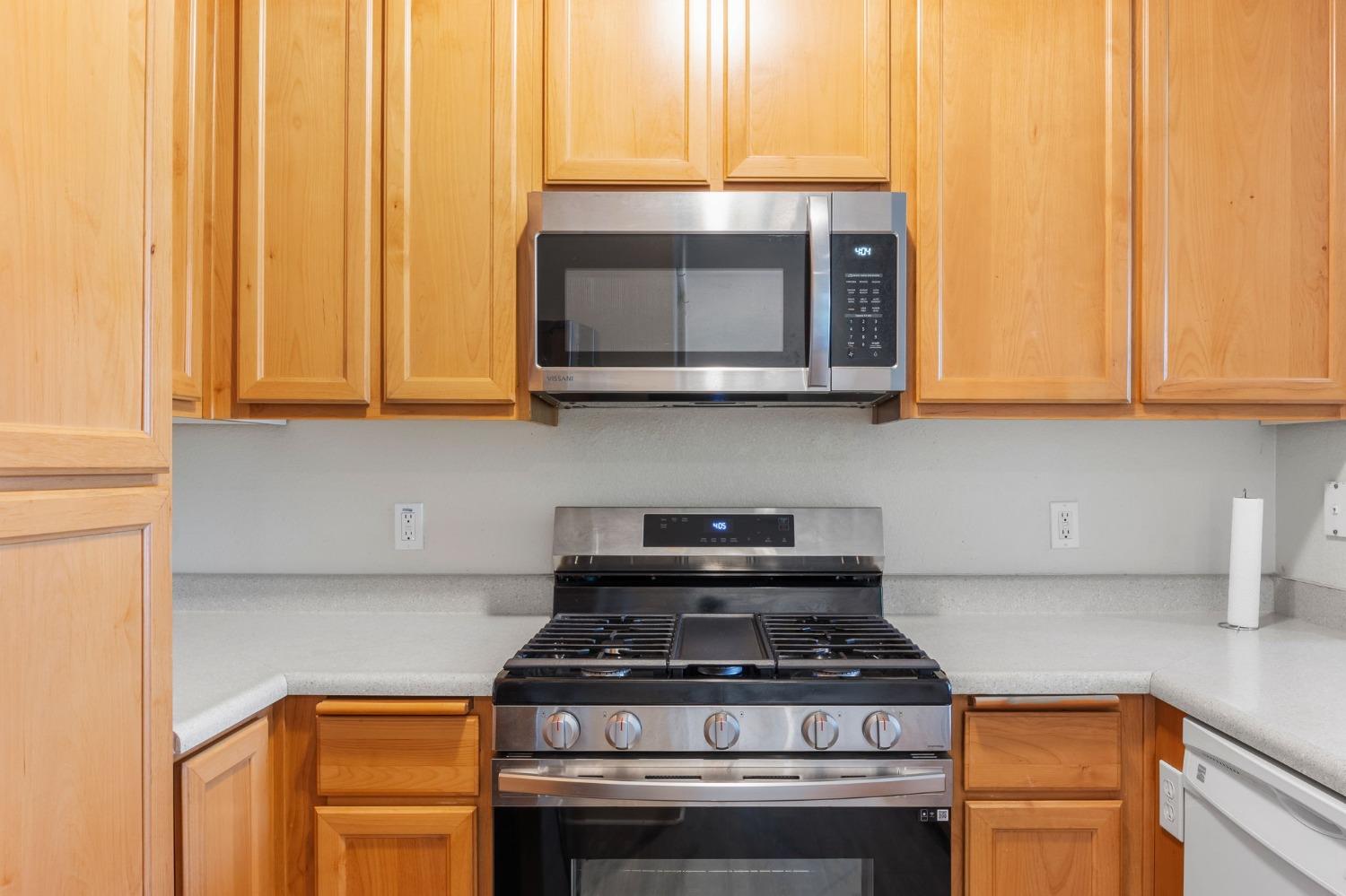 5201 Laguna Oaks Drive 200