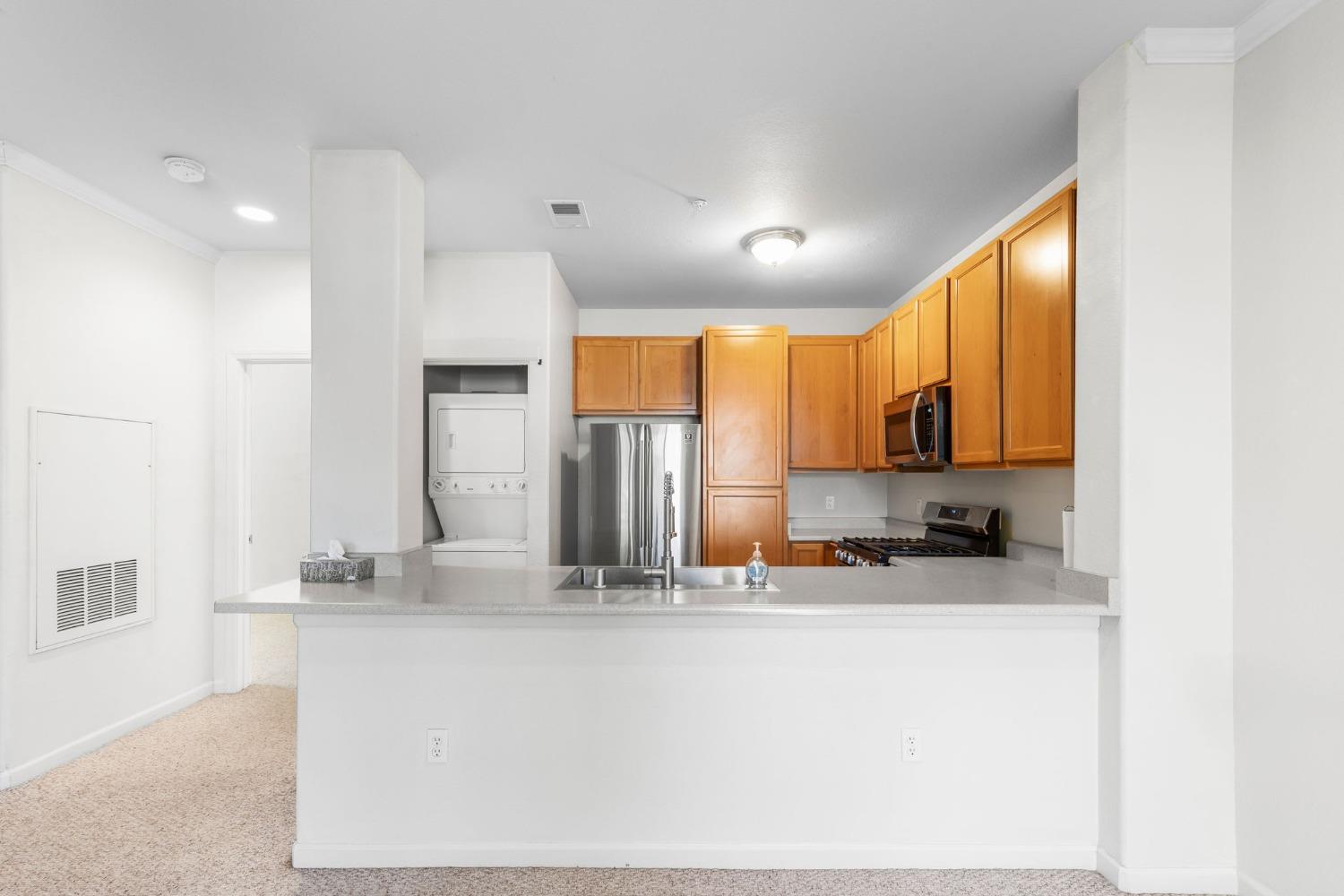 5201 Laguna Oaks Drive 200