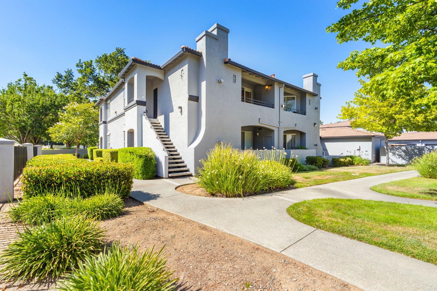 5201 Laguna Oaks Drive 200
