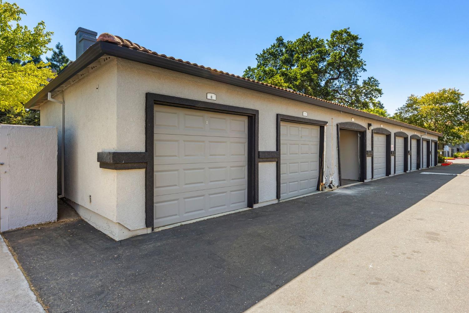 5201 Laguna Oaks Drive 200