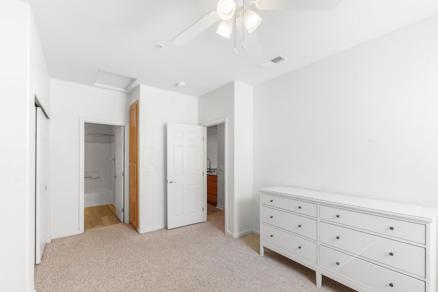 5201 Laguna Oaks Drive 200