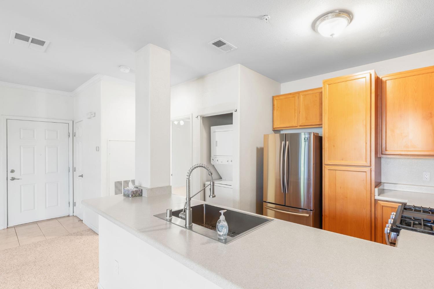 5201 Laguna Oaks Drive 200