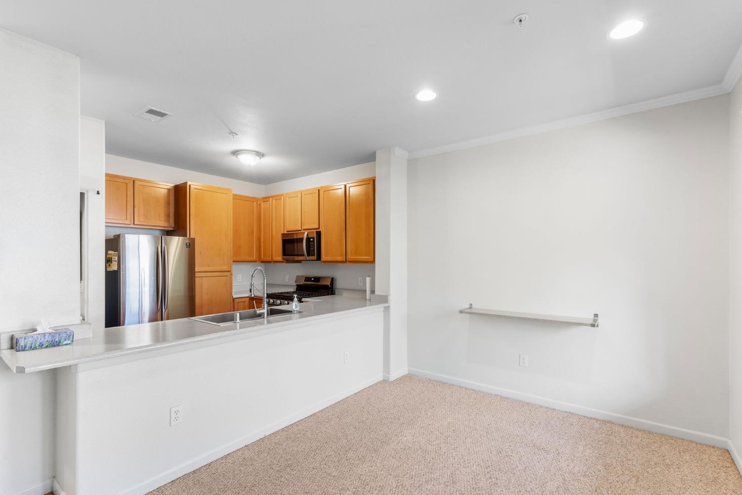 5201 Laguna Oaks Drive 200