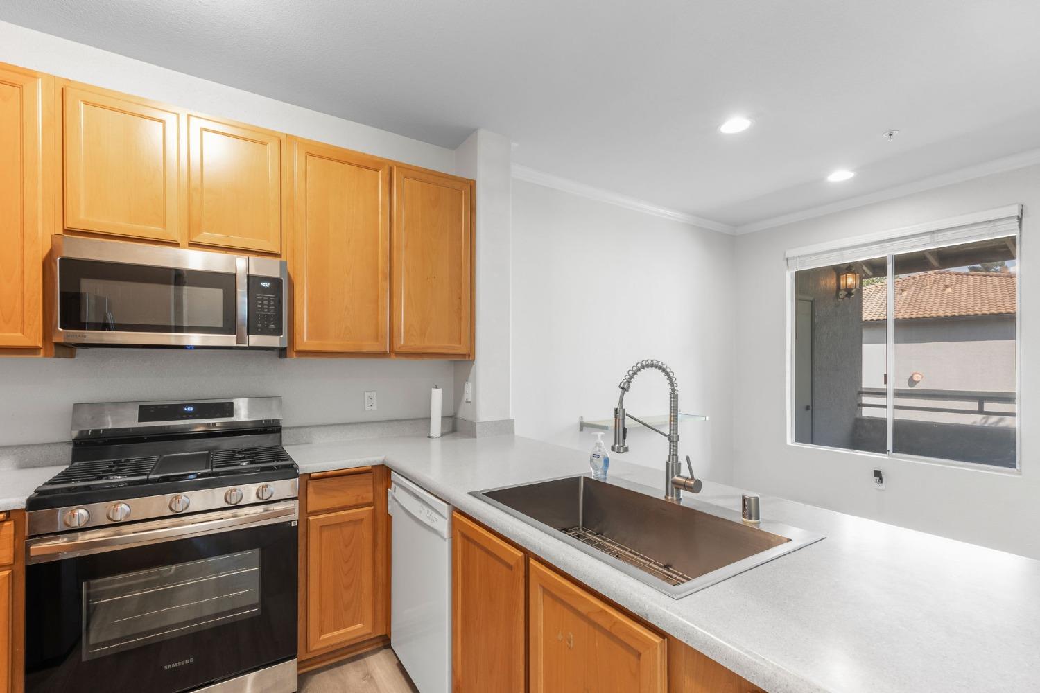 5201 Laguna Oaks Drive 200