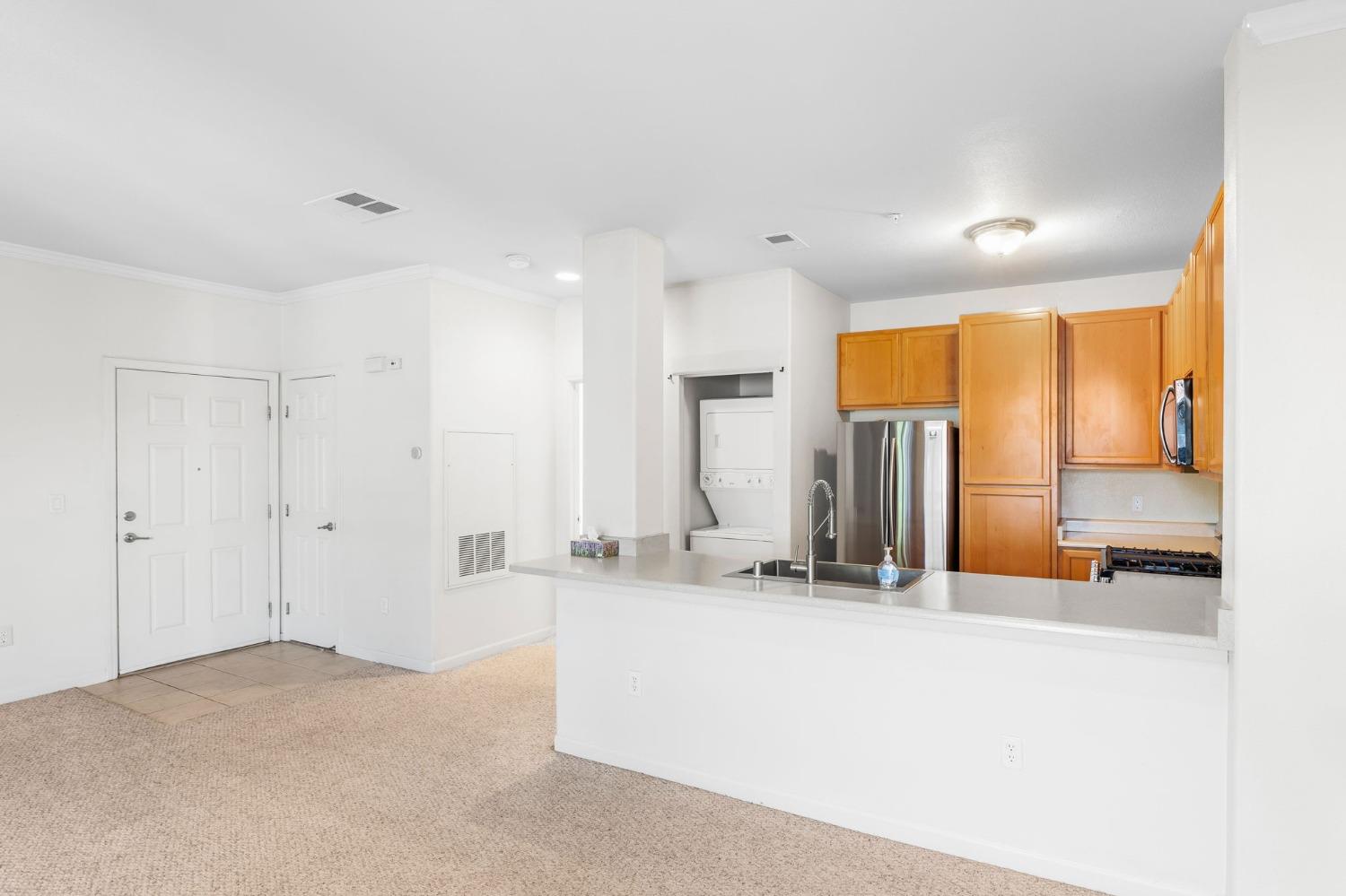 5201 Laguna Oaks Drive 200
