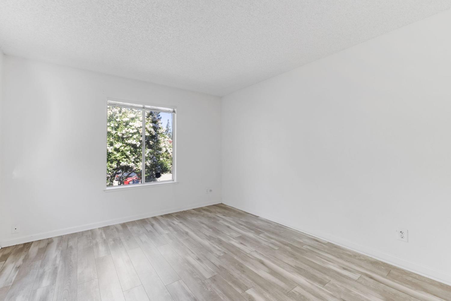 100 Balcaro Way 40