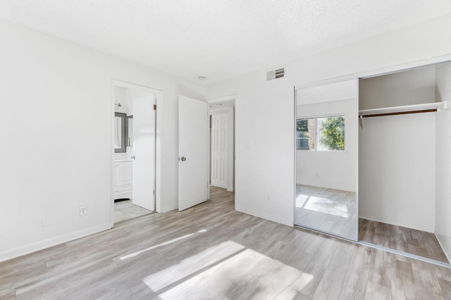 100 Balcaro Way 40