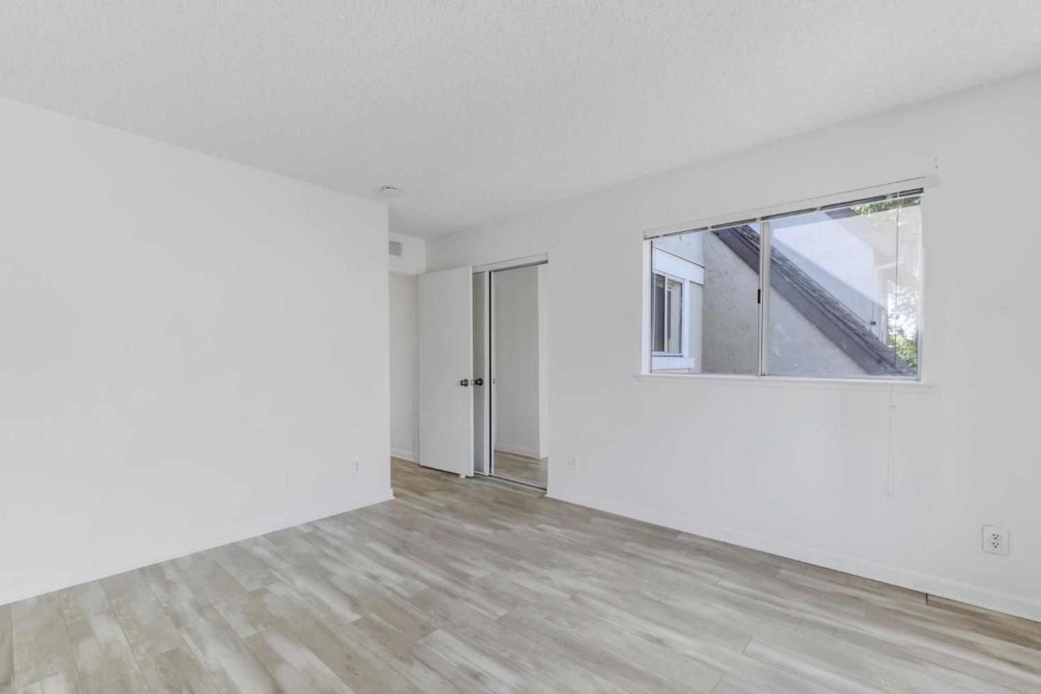 100 Balcaro Way 40