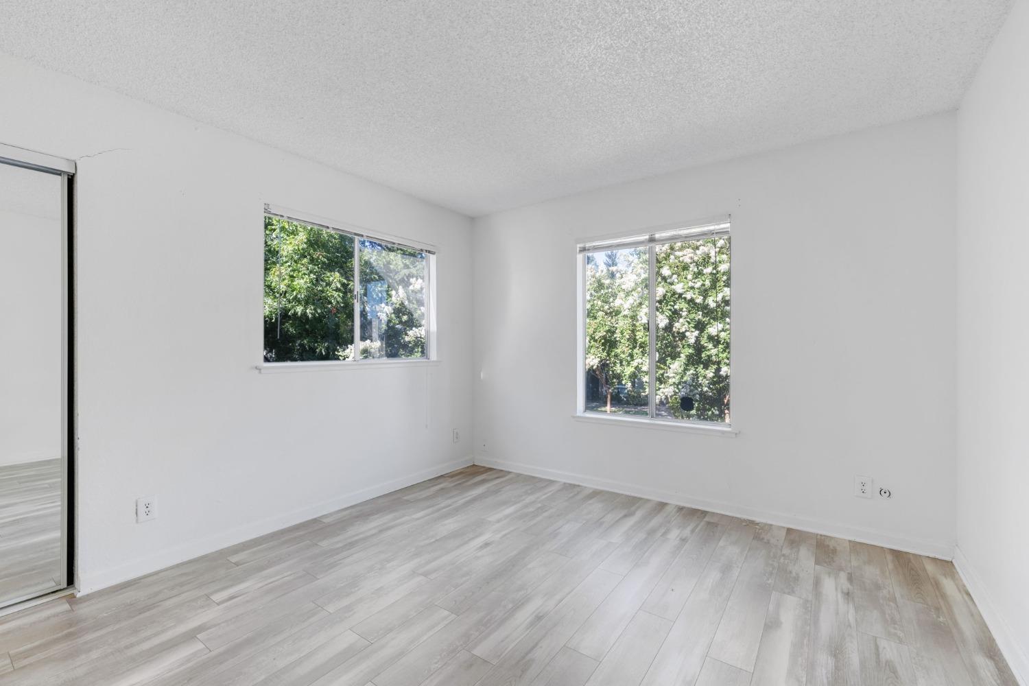 100 Balcaro Way 40