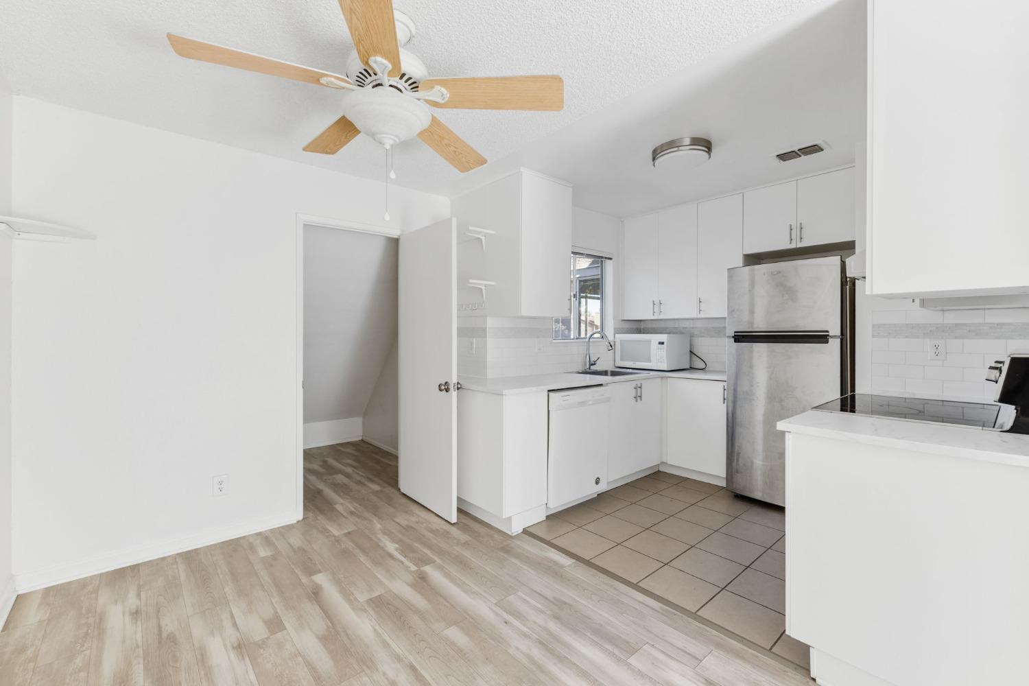 100 Balcaro Way 40