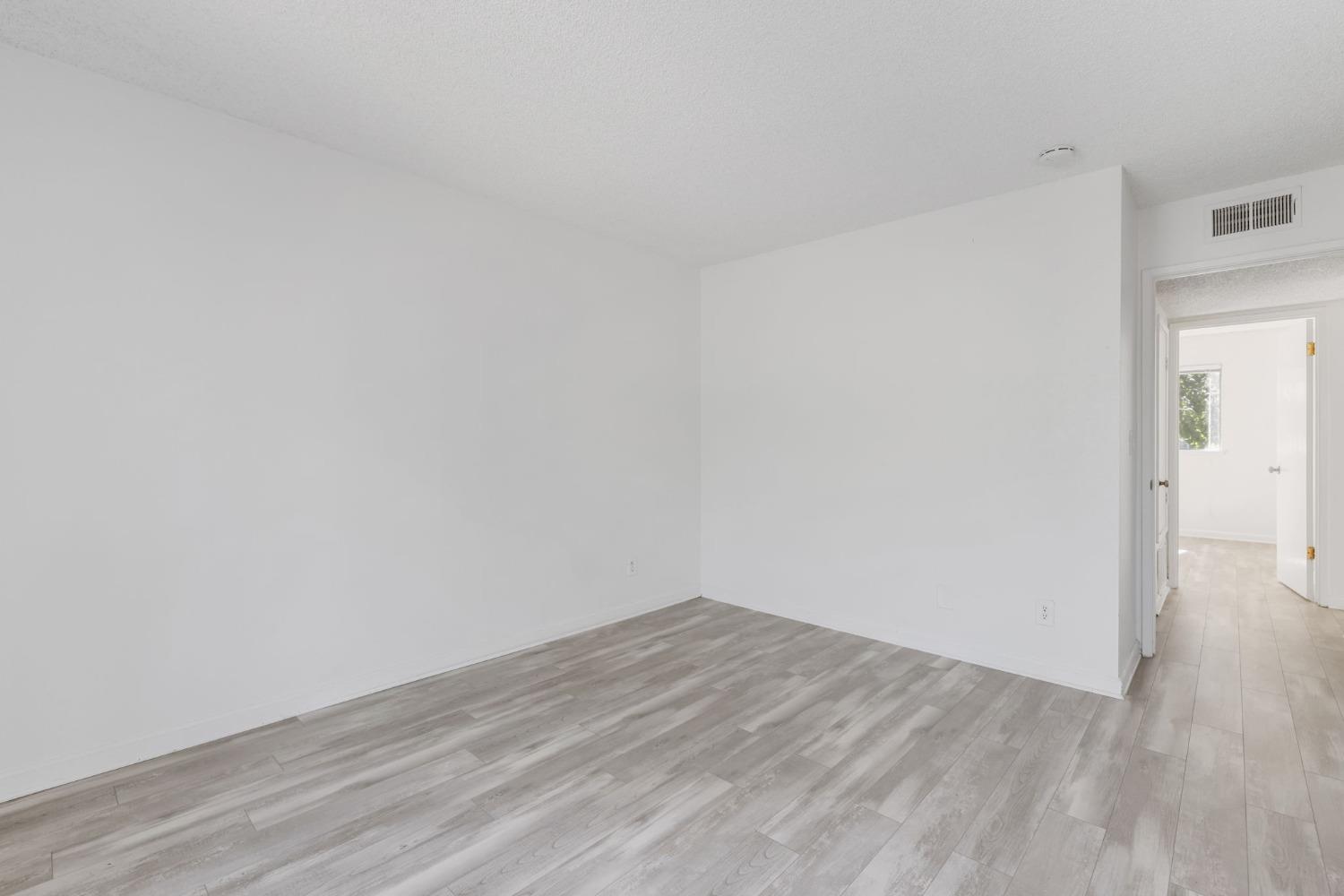 100 Balcaro Way 40